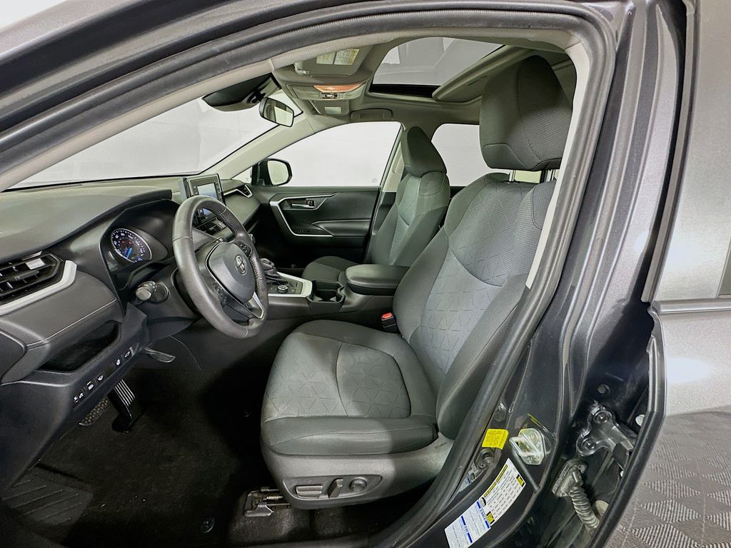 Thumbnail: 2020 Toyota RAV4 - 20