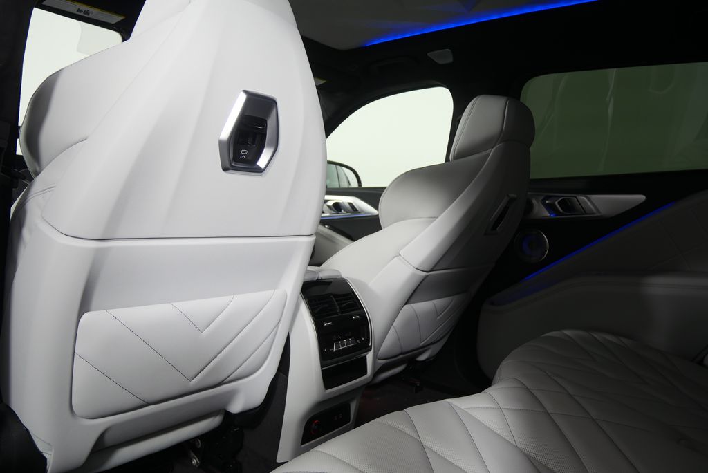 Thumbnail: 2026 BMW XM - 19