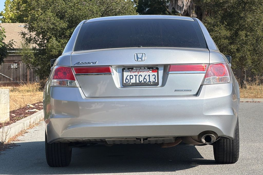 Used 2011 Alabaster Silver Metallic Honda SE image 5