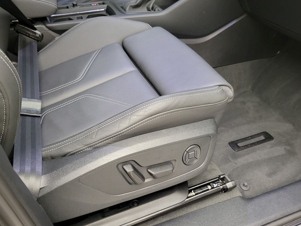 Thumbnail: 2023 Audi Q3 - 14