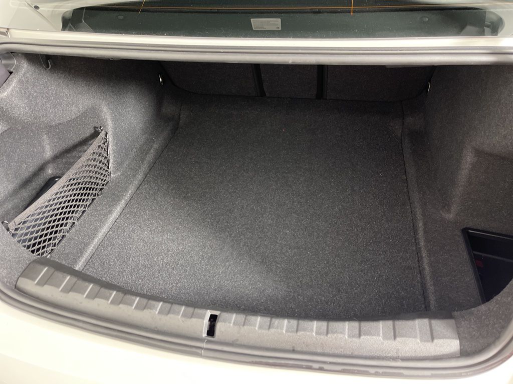 Thumbnail: 2024 BMW 3 Series - 10