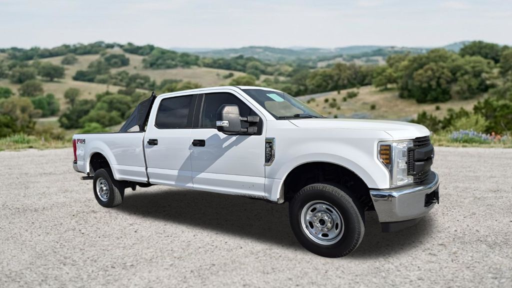 Oxford White 2019 Ford F-250 Super Duty XL Crew Cab 4WD Pickup Truck Four-Wheel Drive 6-Speed Automatic