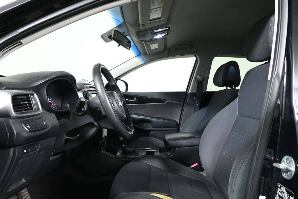 Thumbnail: 2017 Kia Sorento - 3