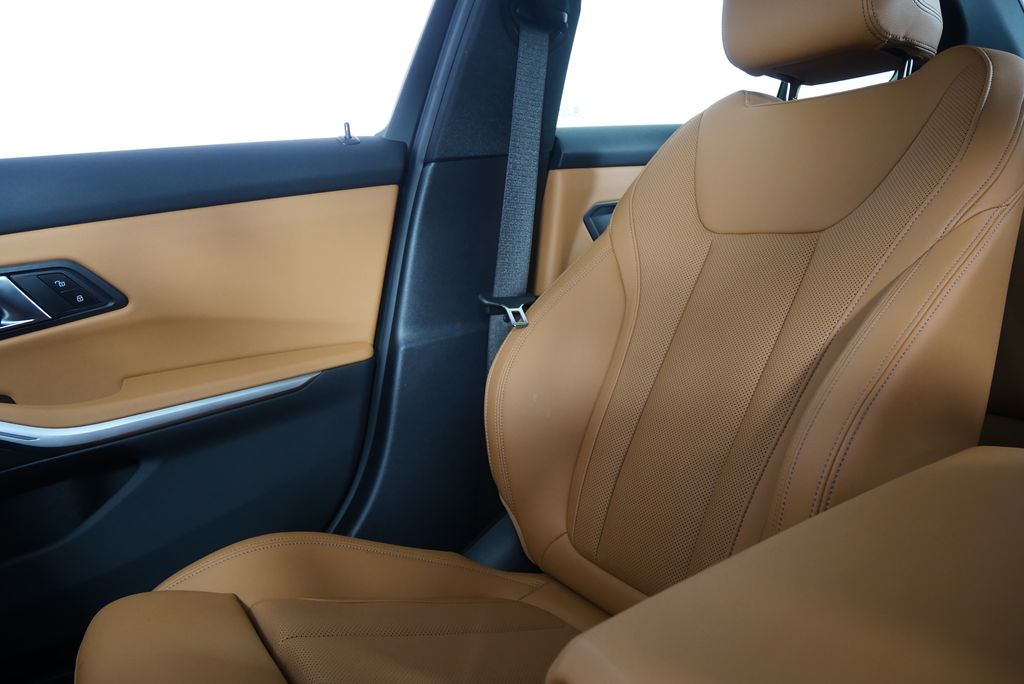 Thumbnail: 2024 BMW 3 Series - 28