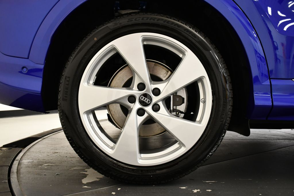 Thumbnail: 2025 Audi Q5 - 15