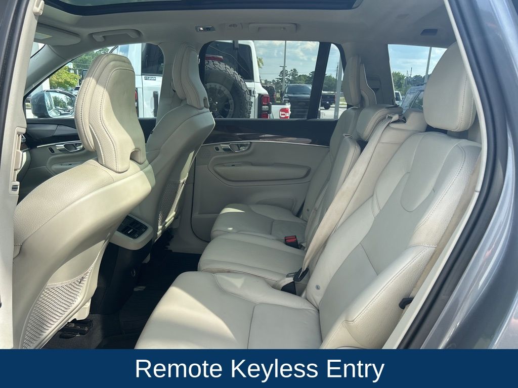 2019 Volvo XC90 T6 Momentum