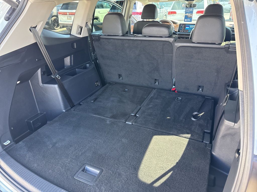 2025 Volkswagen Atlas 2.0T SE w/Technology White at Subaru and VW of Moon Township
