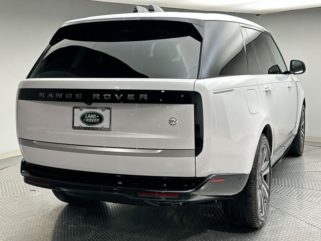 2025 Land Rover Range Rover SV 2