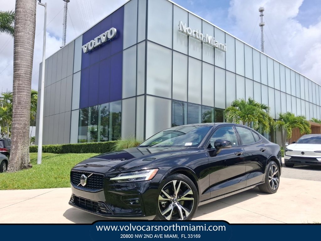 Onyx Black Metallic 2025 Volvo S60 B5 Core FWD Sedan Front-Wheel Drive Automatic