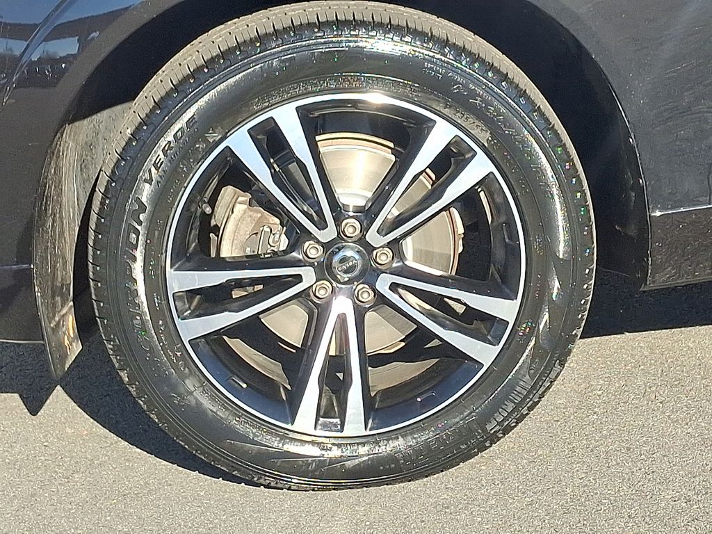 Thumbnail: 2021 Volvo XC60 - 8