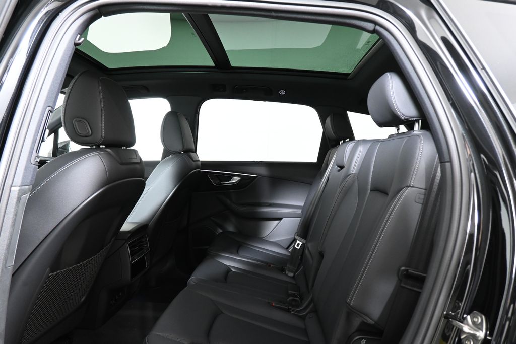 Thumbnail: 2026 Audi Q7 - 28