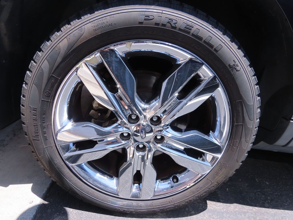 Thumbnail: 2011 Ford Edge - 17