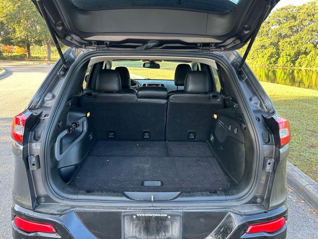 Thumbnail: 2018 Jeep Cherokee - 10