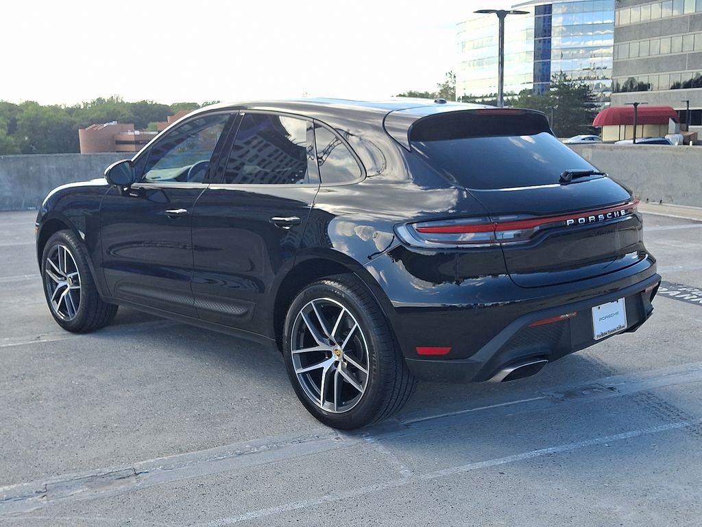 Thumbnail: 2025 Porsche Macan - 10