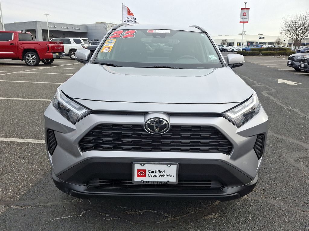 2022 Toyota RAV4 XLE 2