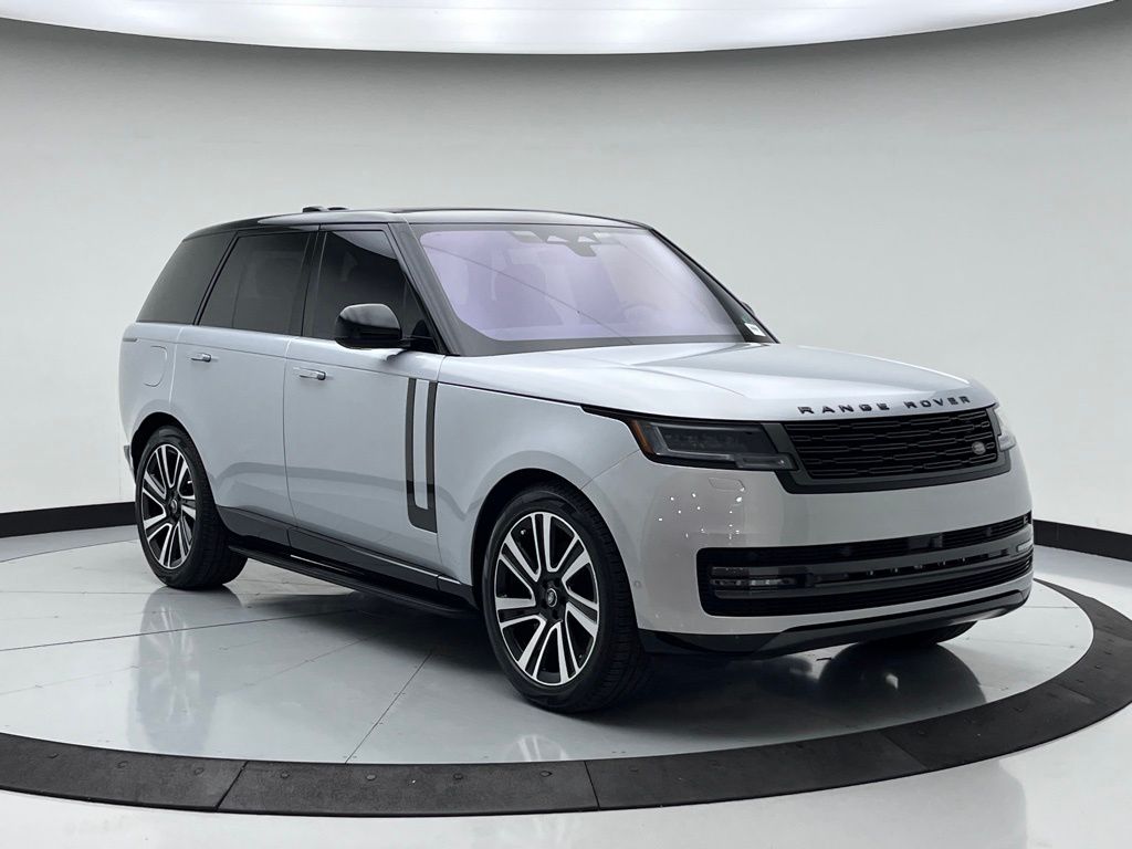 2023 Land Rover Range Rover SE 3