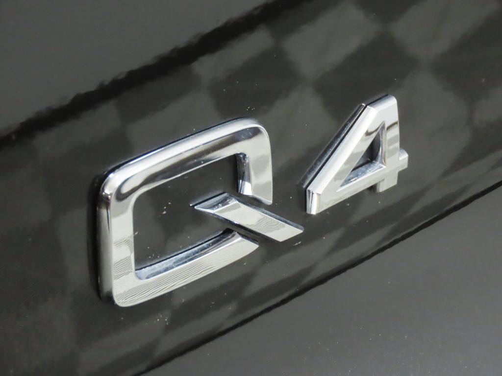 Thumbnail: 2023 Audi Q4 e-tron - 9