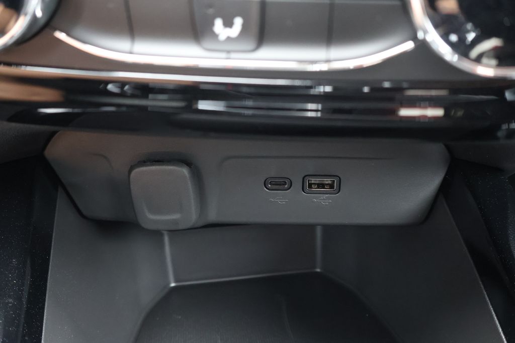 Thumbnail: 2025 Chevrolet Trax - 28