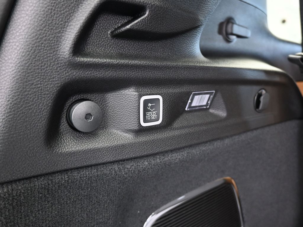 New 2025 Diamond Black Crystal Pearlcoat Jeep Summit image 43