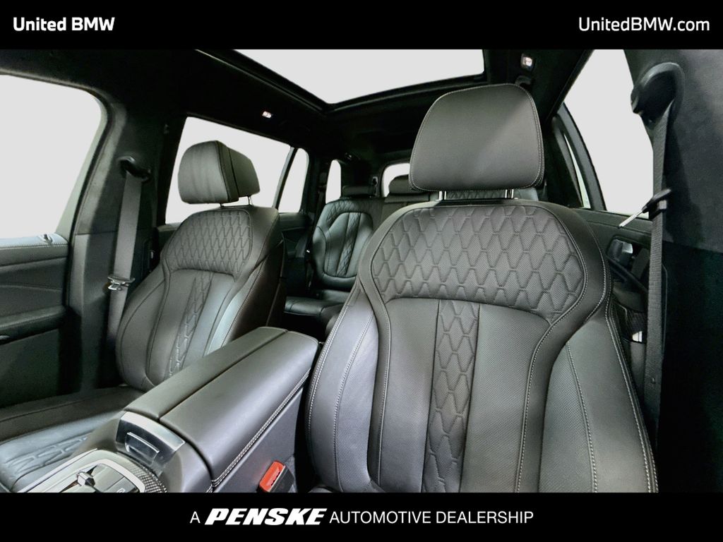 Thumbnail: 2026 BMW X7 - 12