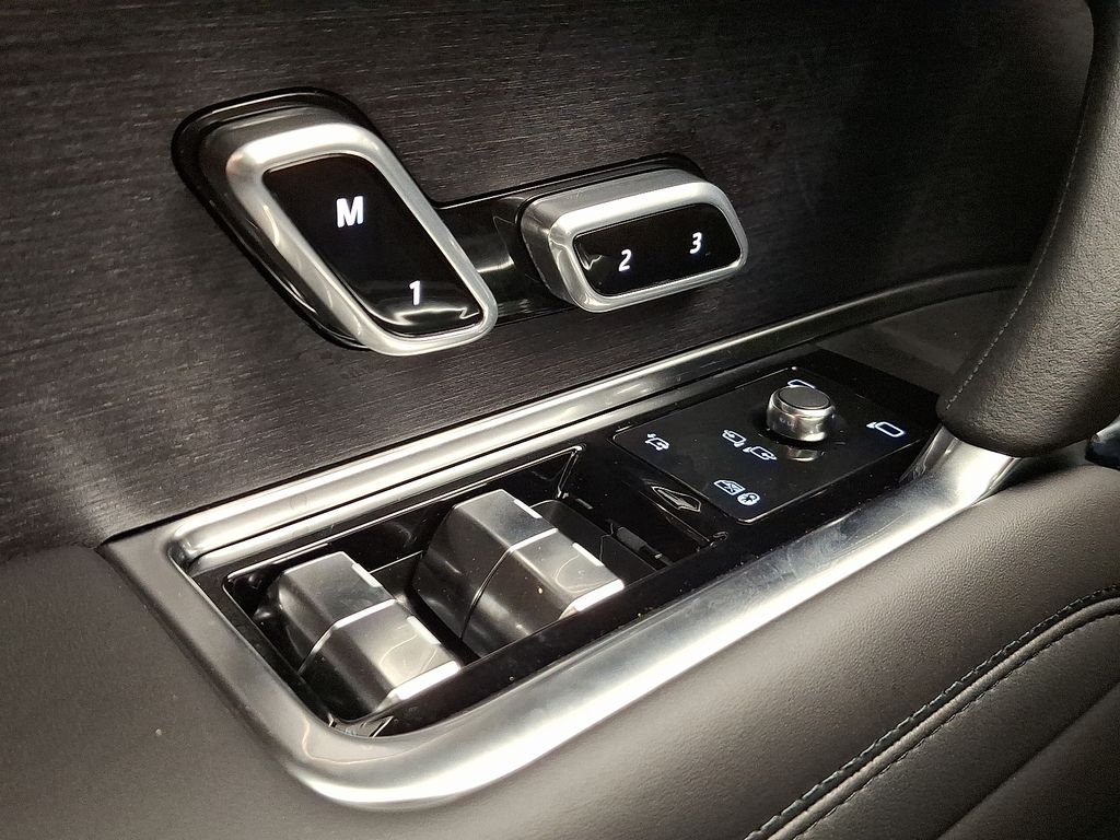 Thumbnail: 2025 Land Rover Range Rover - 18