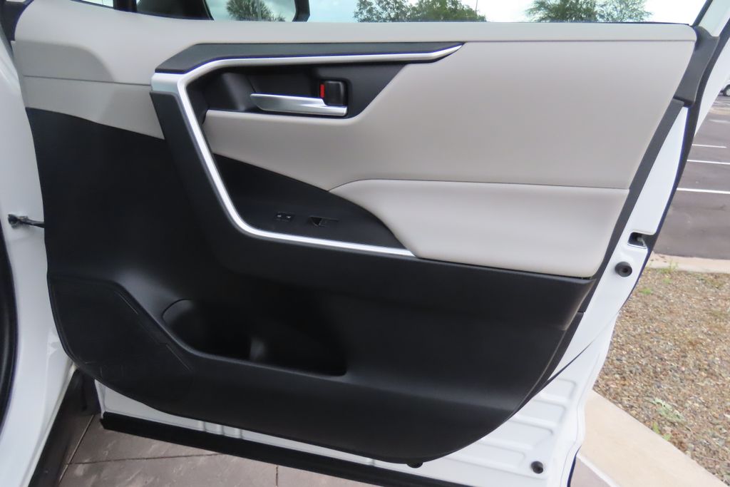 Thumbnail: 2024 Toyota RAV4 - 24