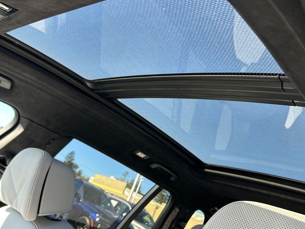 Thumbnail: 2026 BMW X7 - 16