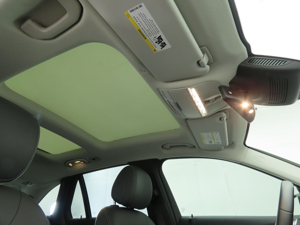 Thumbnail: 2022 Mercedes-Benz GLC - 18