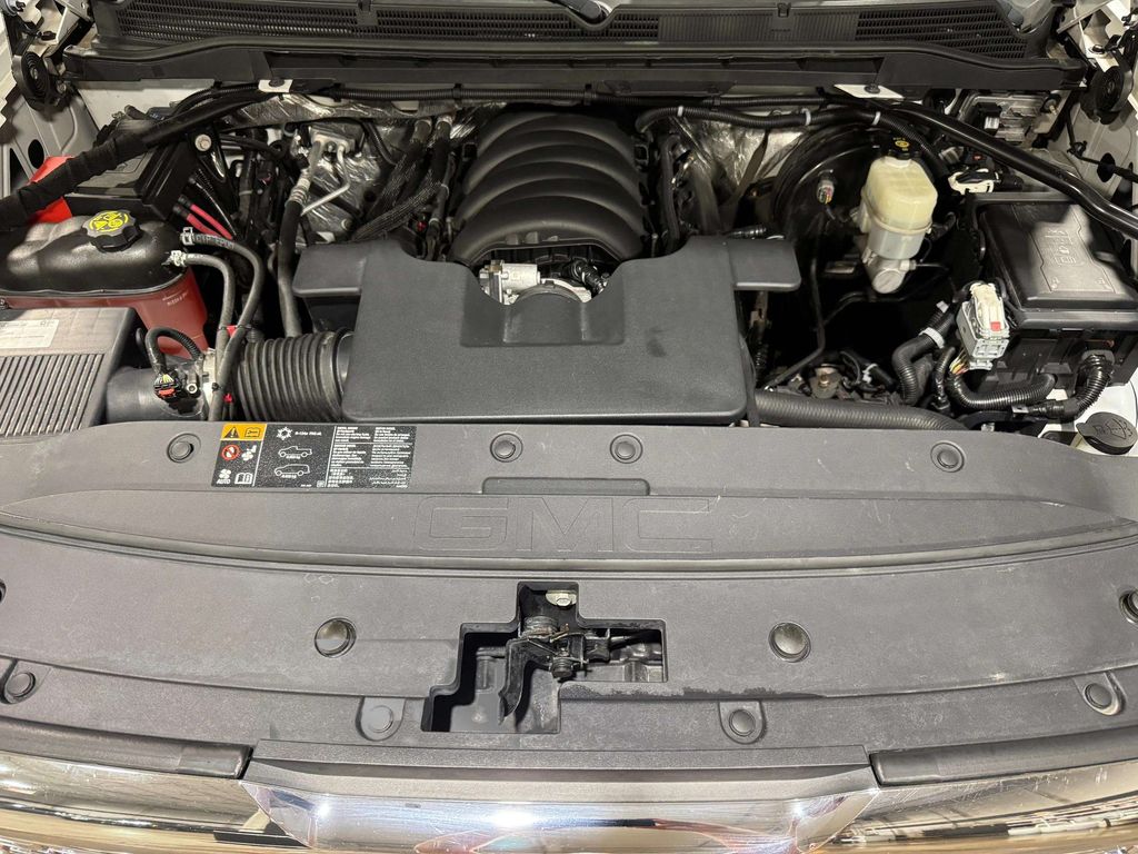 Used 2016 White Frost Tricoat GMC Denali image 28