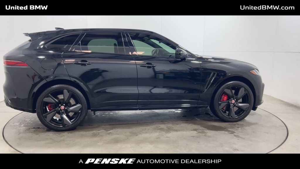 2023 Jaguar F-Pace SVR 9