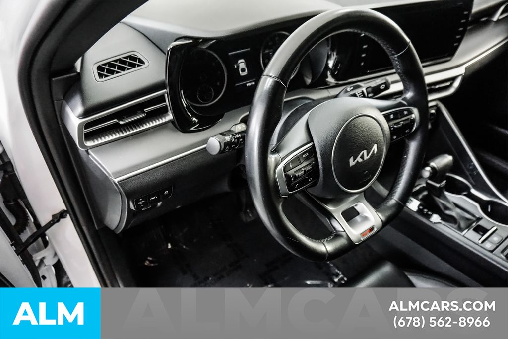 Used 2022 White Kia GT-Line image 32