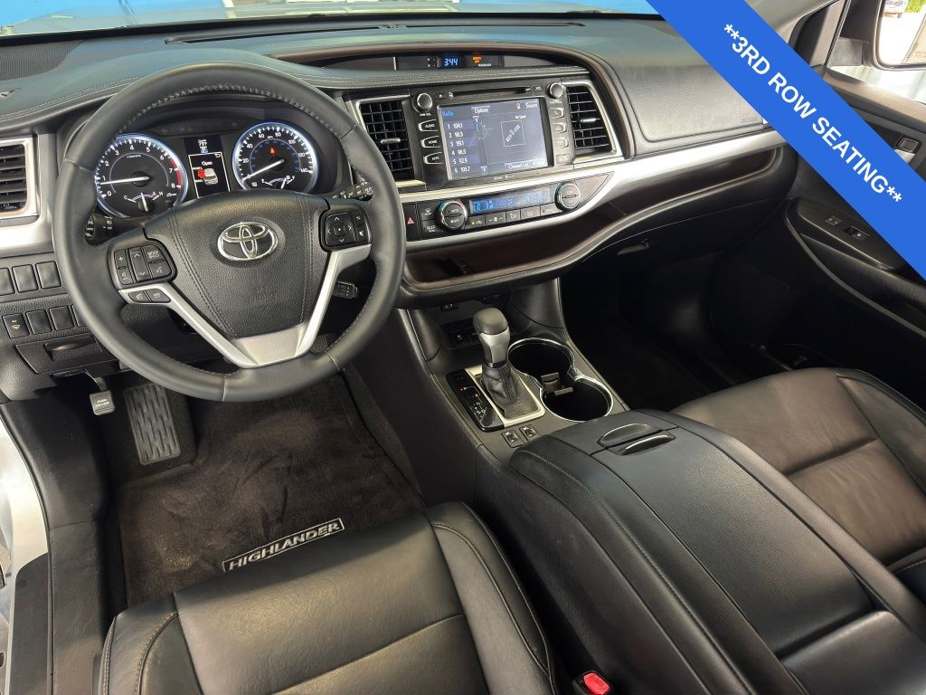 2015 Toyota Highlander XLE V6 Silver at Autostrade
