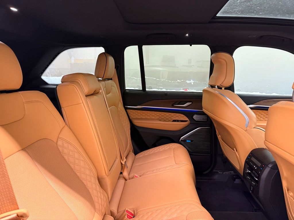 Thumbnail: 2022 Jeep Grand Cherokee - 26