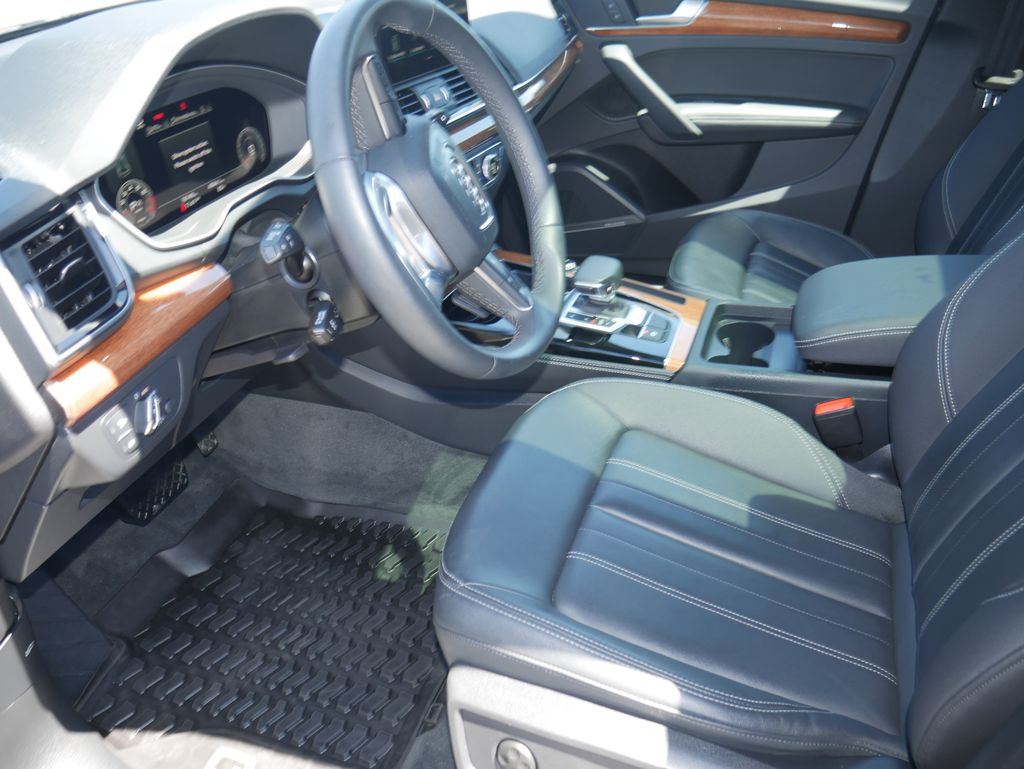 Thumbnail: 2023 Audi Q5 - 6