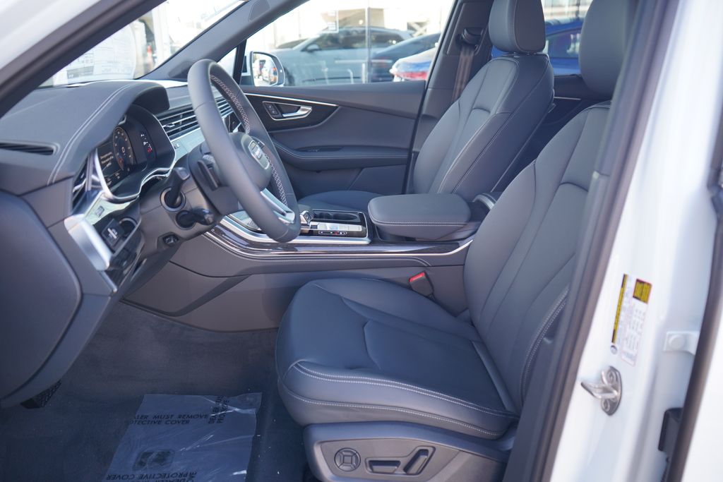 Thumbnail: 2026 Audi Q7 - 6