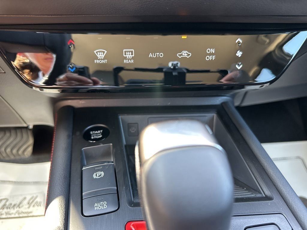 2025 Aspen White Tricoat Nissan Kicks SR FWD SUV