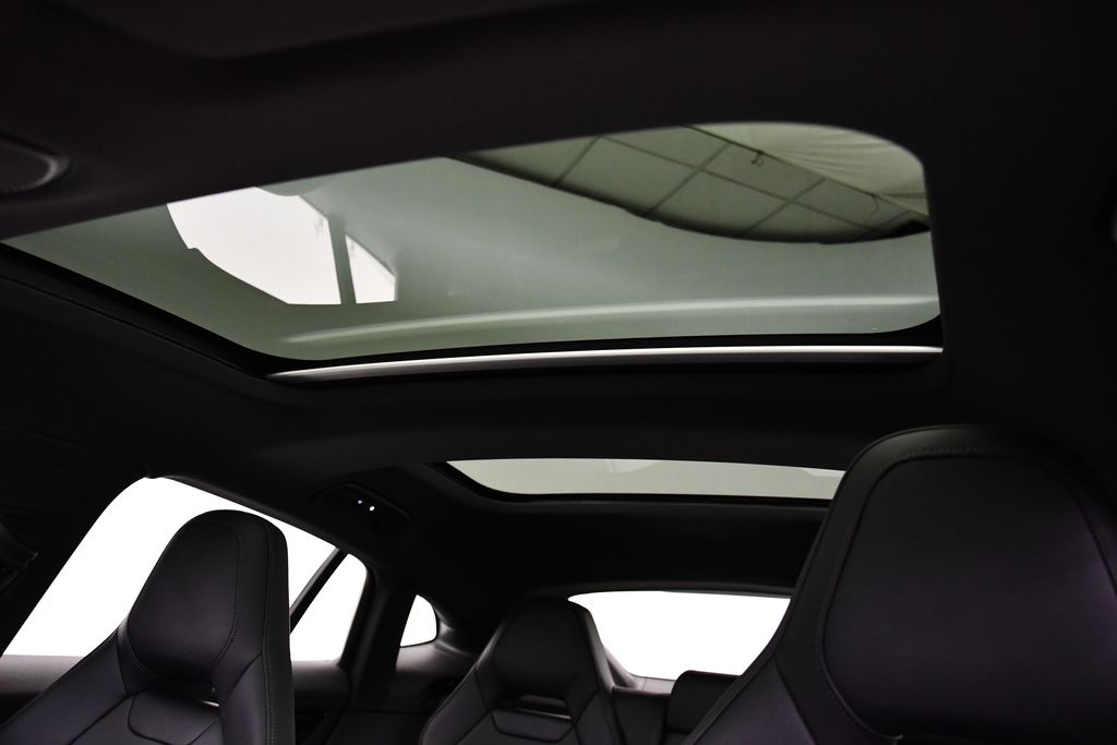 Thumbnail: 2025 Porsche Panamera - 16