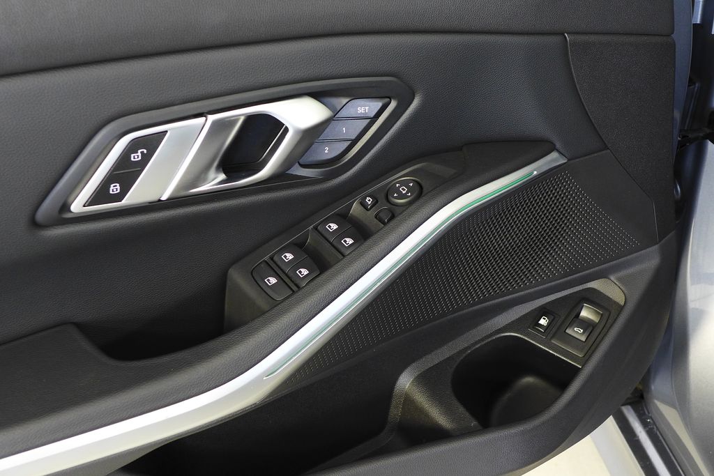 Thumbnail: 2023 BMW 3 Series - 12