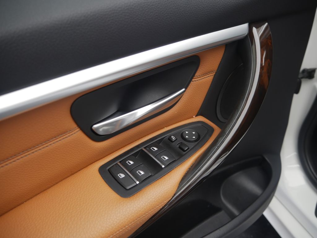 Thumbnail: 2019 BMW 3 Series - 16