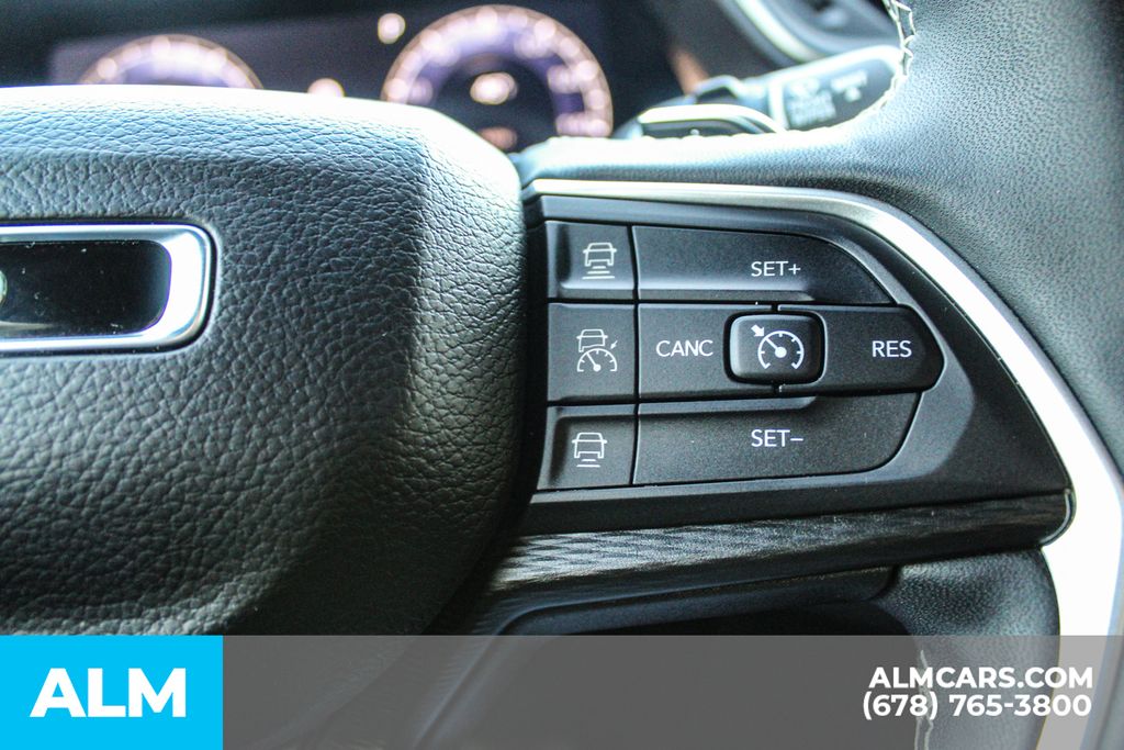 Used 2025 Silver Jeep Altitude image 28