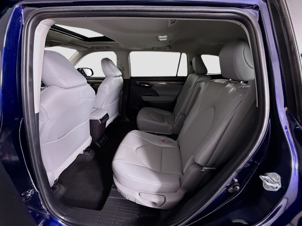 Thumbnail: 2024 Toyota Highlander - 21