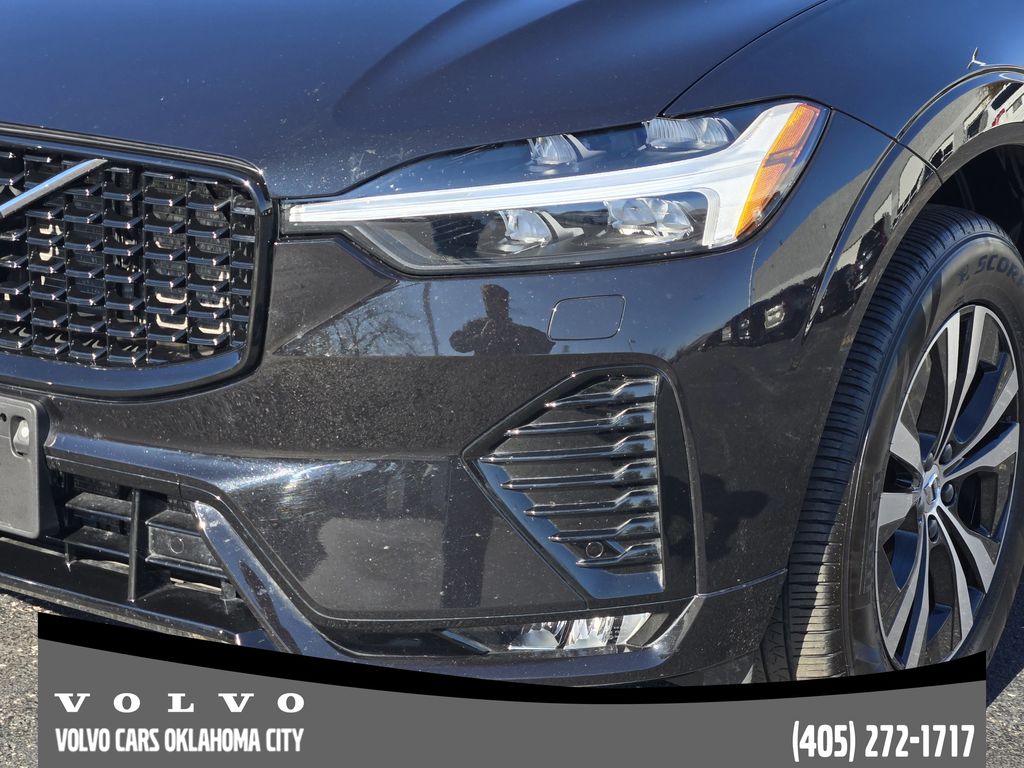 2025 Volvo XC60 B5 Core photo 4