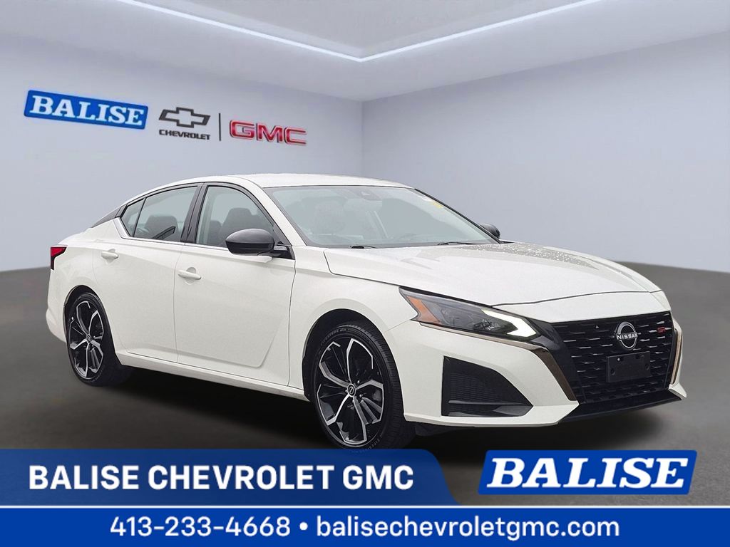 Glacier White 2024 Nissan Altima Sedan Front-Wheel Drive Continuously Variable Transmission