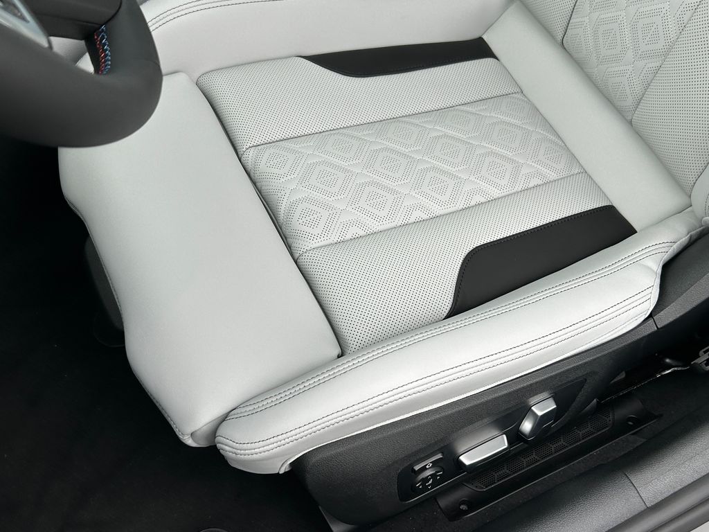 Thumbnail: 2025 BMW M8 - 15