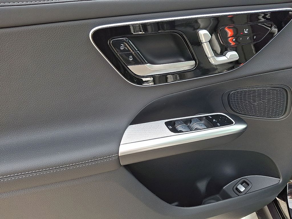 Thumbnail: 2026 Mercedes-Benz GLC - 8