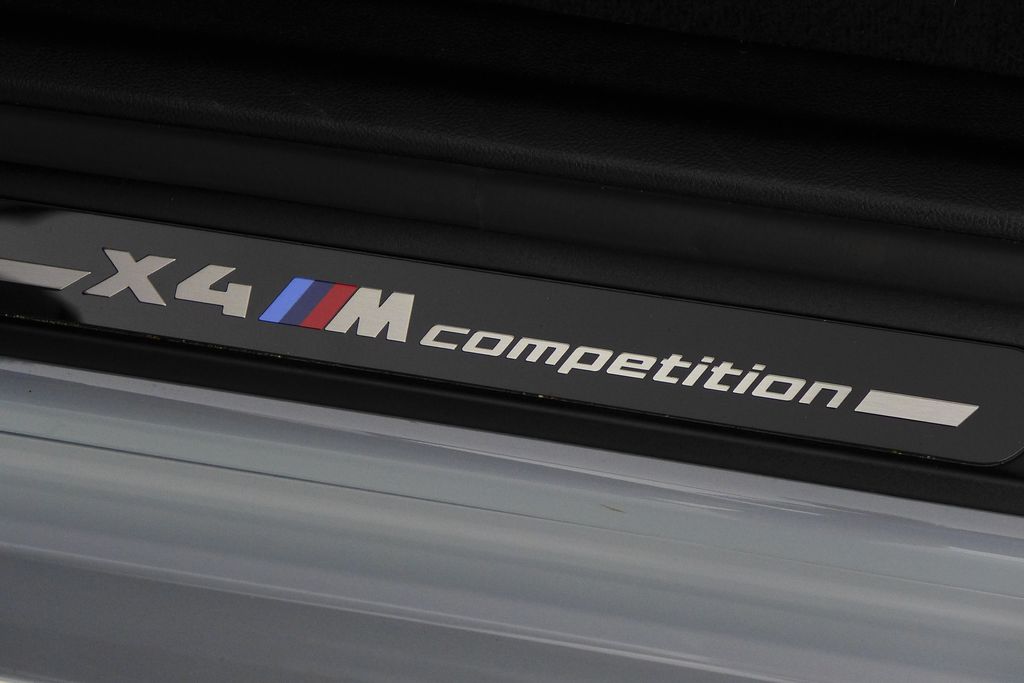 Thumbnail: 2025 BMW X4 - 6