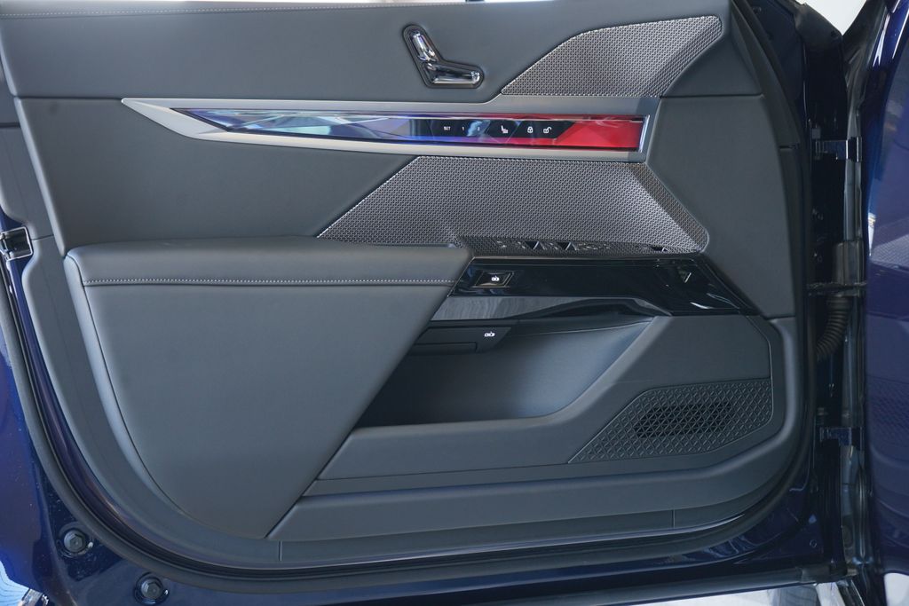 Thumbnail: 2026 BMW 7 Series - 10