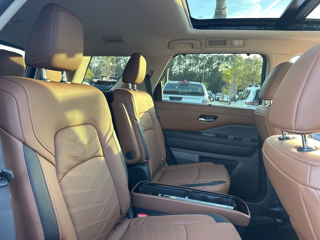 2025 Boulder Gray Pearl Nissan Pathfinder Platinum FWD SUV