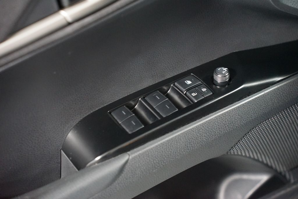 Thumbnail: 2025 Toyota Camry - 31