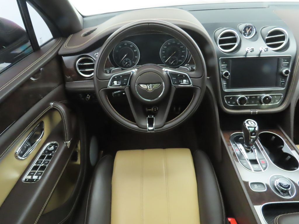 Thumbnail: 2019 Bentley Bentayga - 10